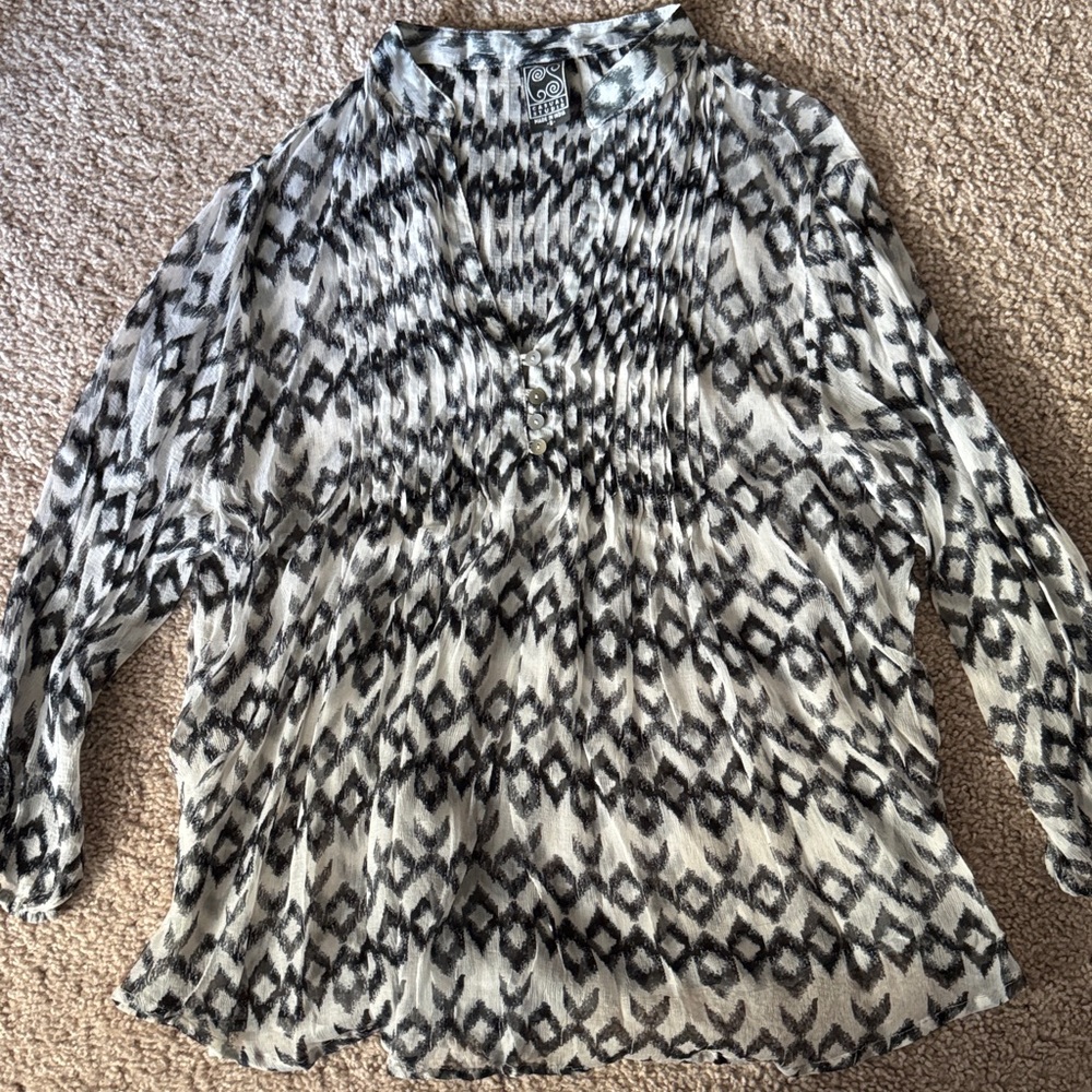 Chico's Monochrome Geometric Blouse